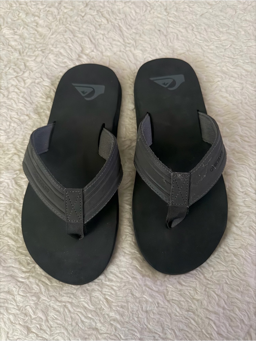 5 for $25! Quiksilver Men's Black/Gray Flip Flop Sandals